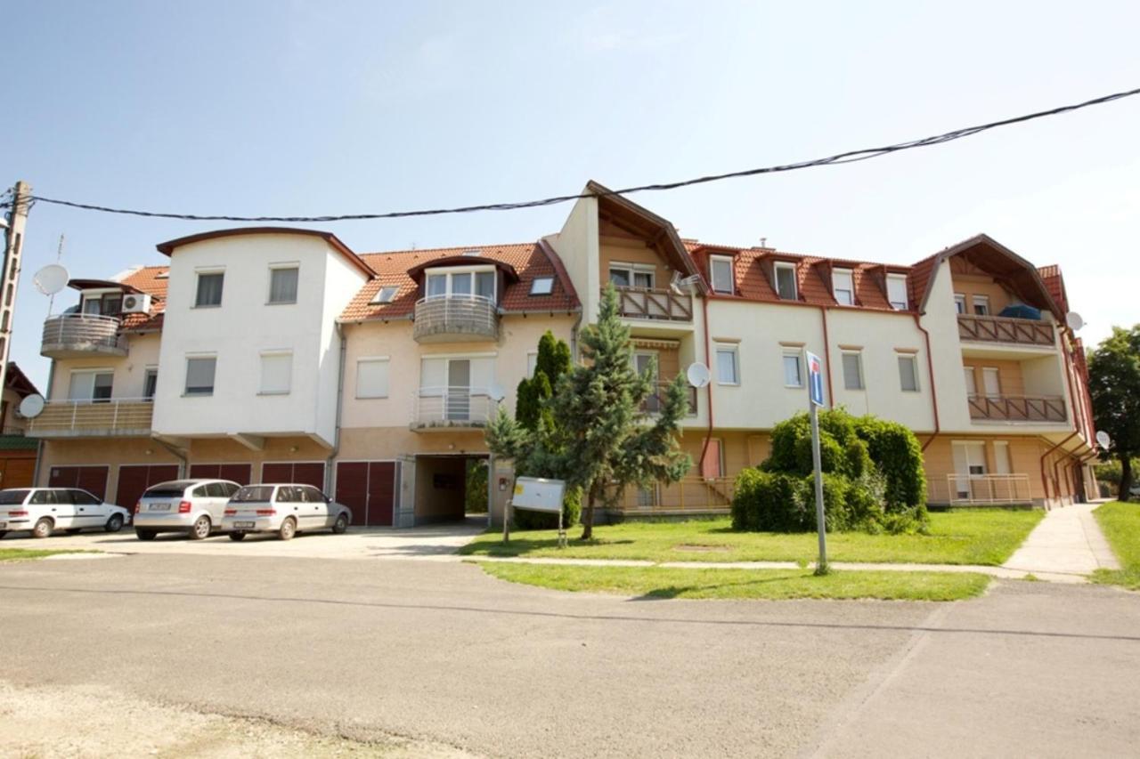 Zoli Apartmanok-Anna Koelcsey 32 Hajduszoboszlo Exterior photo